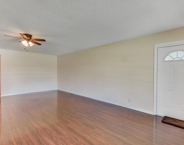 797 North Drive - Photo Thumbnail 5