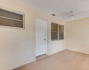 797 North Drive - Photo Thumbnail 12