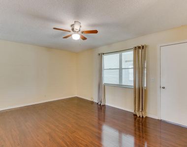 797 North Drive - Photo Thumbnail 8