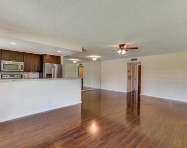797 North Drive - Photo Thumbnail 2