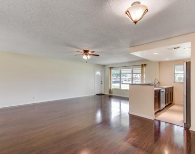 797 North Drive - Photo Thumbnail 4