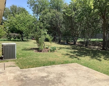 155 Chateau Drive - Photo Thumbnail 10