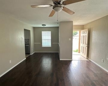 1144 Suburban Street - Photo Thumbnail 2