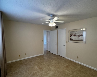 7500 Nw 30th Place - Photo Thumbnail 6