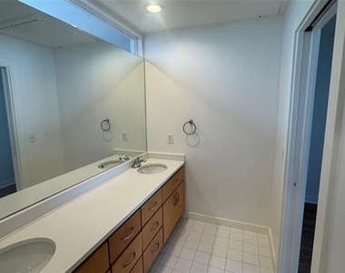 2202 N Peak Street - Photo Thumbnail 6