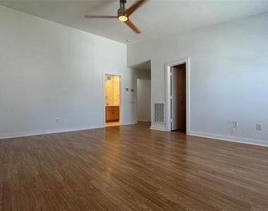 2202 N Peak Street - Photo Thumbnail 4
