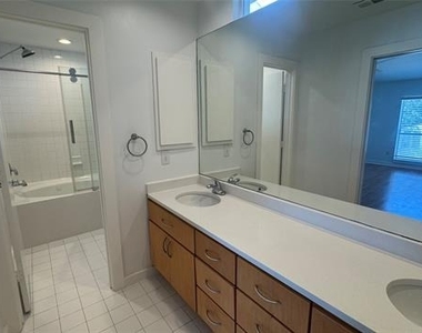 2202 N Peak Street - Photo Thumbnail 5