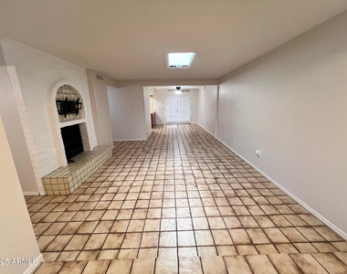 16640 N 29th Drive - Photo Thumbnail 4