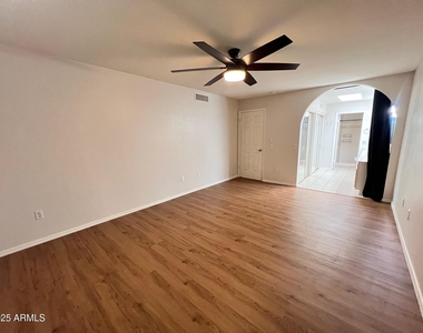 16640 N 29th Drive - Photo Thumbnail 18