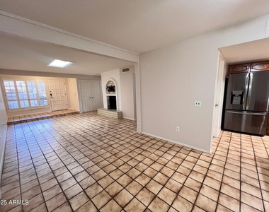 16640 N 29th Drive - Photo Thumbnail 7