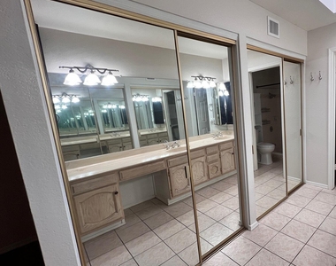 16640 N 29th Drive - Photo Thumbnail 21