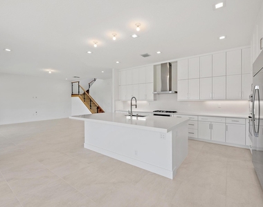 20471 Southernwood Avenue - Photo Thumbnail 7