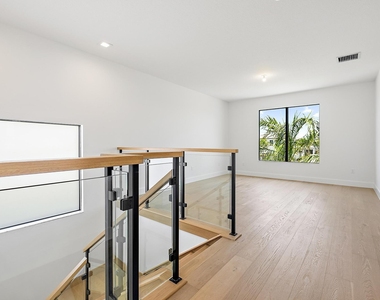 20471 Southernwood Avenue - Photo Thumbnail 9