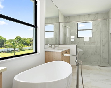 20471 Southernwood Avenue - Photo Thumbnail 12
