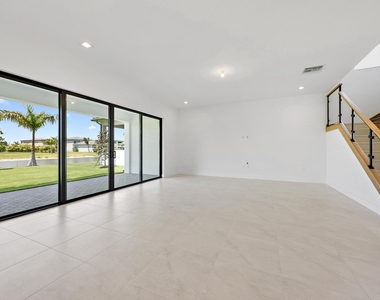 20471 Southernwood Avenue - Photo Thumbnail 5