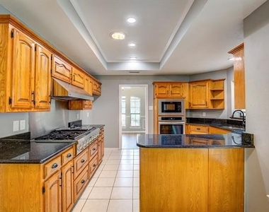 3914 Meadow Drive - Photo Thumbnail 9