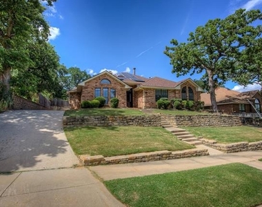3914 Meadow Drive - Photo Thumbnail 1