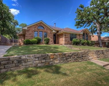 3914 Meadow Drive - Photo Thumbnail 2
