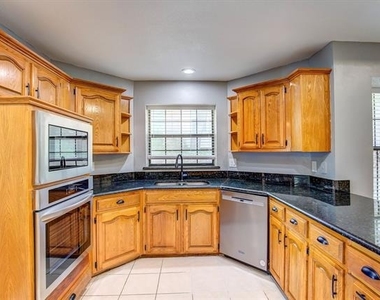 3914 Meadow Drive - Photo Thumbnail 10