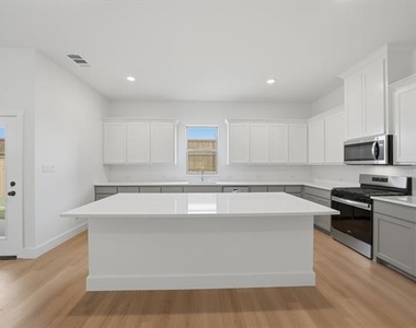 332 Chestnut Street - Photo Thumbnail 8
