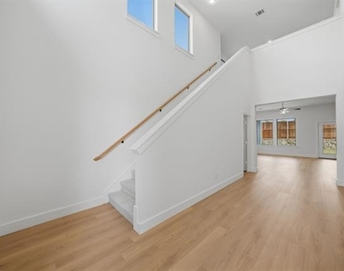 332 Chestnut Street - Photo Thumbnail 4