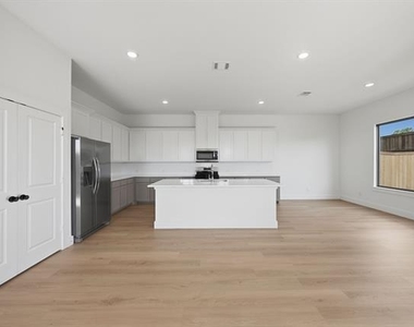 336 Chestnut Street - Photo Thumbnail 6