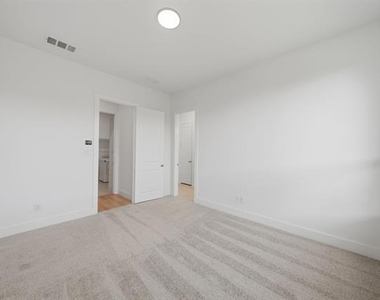 328 Chestnut Street - Photo Thumbnail 9
