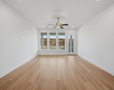 328 Chestnut Street - Photo Thumbnail 6