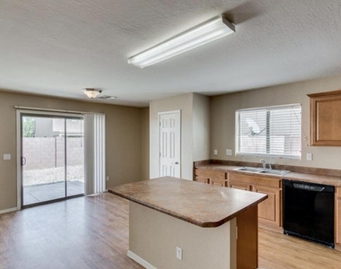 3886 W Dancer Lane - Photo Thumbnail 7