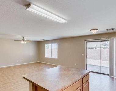 3886 W Dancer Lane - Photo Thumbnail 8