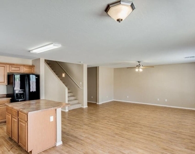 3886 W Dancer Lane - Photo Thumbnail 9