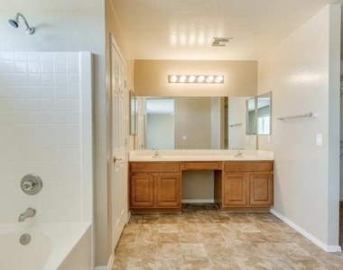 3886 W Dancer Lane - Photo Thumbnail 4