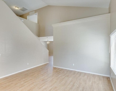 3886 W Dancer Lane - Photo Thumbnail 6
