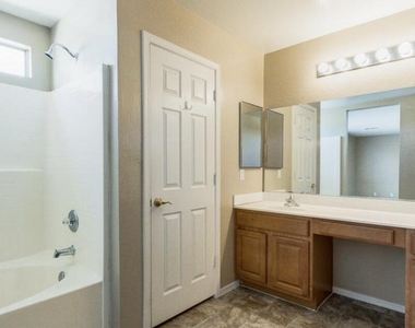 3886 W Dancer Lane - Photo Thumbnail 18