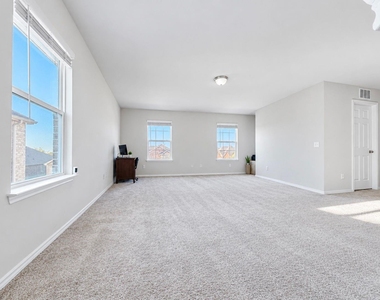 902 Feldspar Way - Photo Thumbnail 12