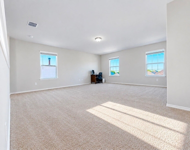 902 Feldspar Way - Photo Thumbnail 11