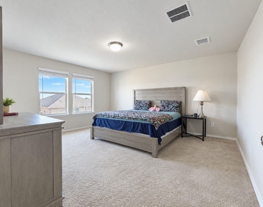 902 Feldspar Way - Photo Thumbnail 14