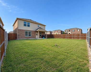 902 Feldspar Way - Photo Thumbnail 29