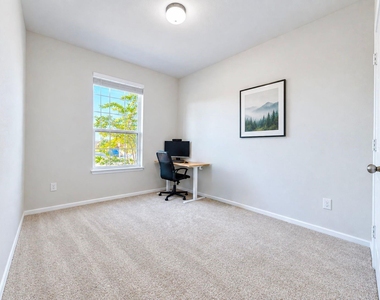 902 Feldspar Way - Photo Thumbnail 8
