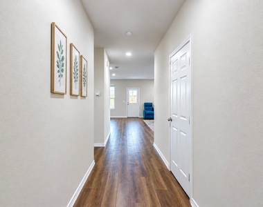 902 Feldspar Way - Photo Thumbnail 2