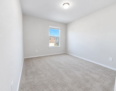 902 Feldspar Way - Photo Thumbnail 20