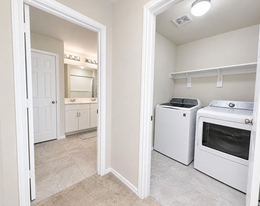 902 Feldspar Way - Photo Thumbnail 25