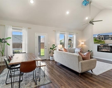 132 Chase Creek Drive - Photo Thumbnail 6