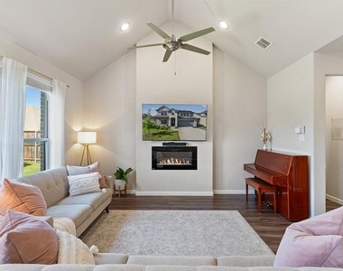 132 Chase Creek Drive - Photo Thumbnail 7