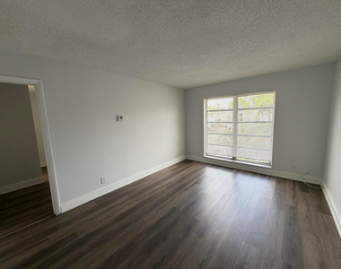 4419 Treehouse Lane - Photo Thumbnail 4