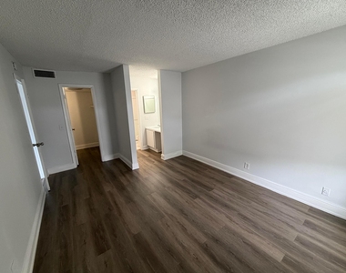 4419 Treehouse Lane - Photo Thumbnail 3