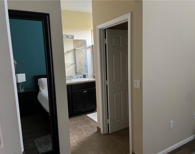 2851 W Prospect Road - Photo Thumbnail 7
