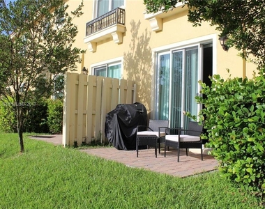 2851 W Prospect Road - Photo Thumbnail 10