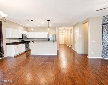 17636 W Maui Lane - Photo Thumbnail 3