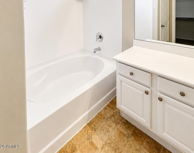 17636 W Maui Lane - Photo Thumbnail 10